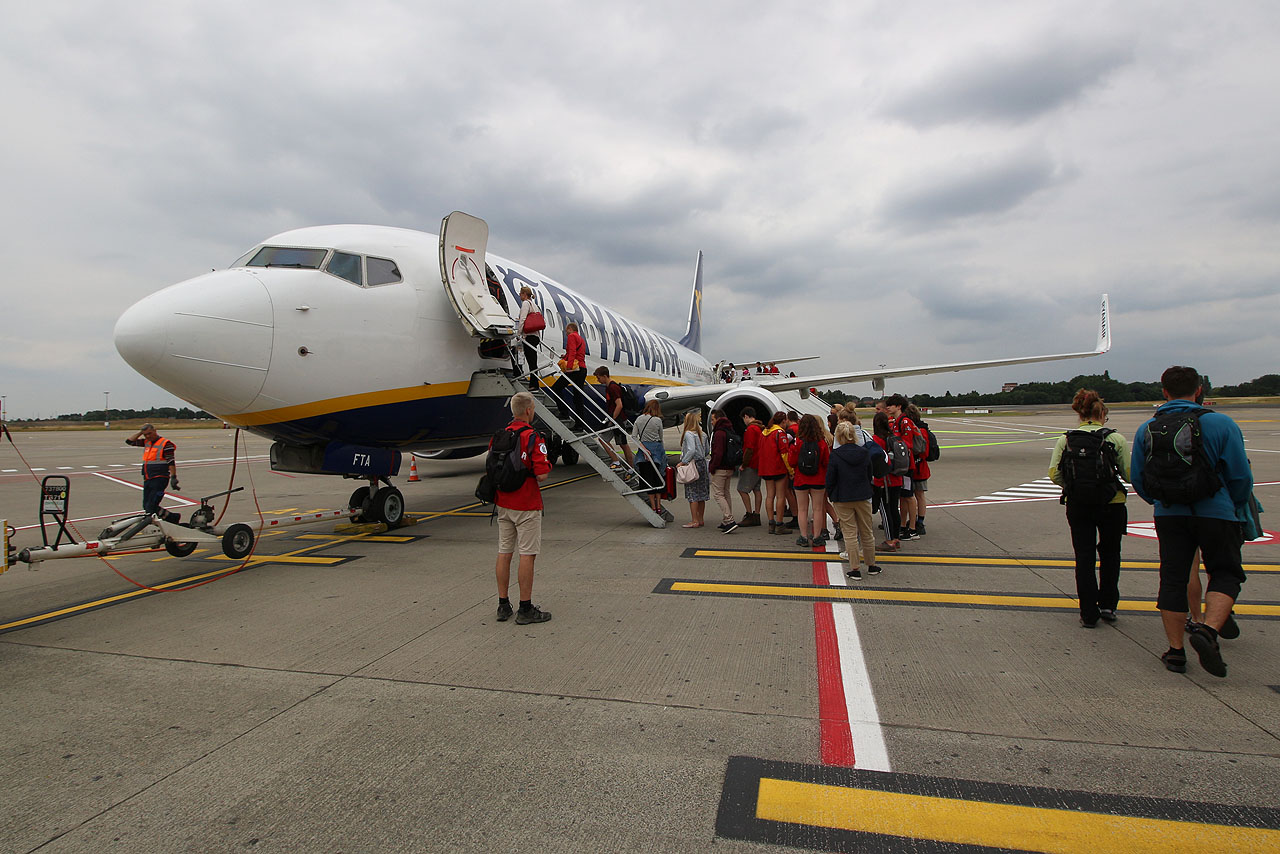 Letíme domů. Můj pátý letošní let s Ryanairem, který - jak známo - používá jediný typ letadel: americký Boeing 737.