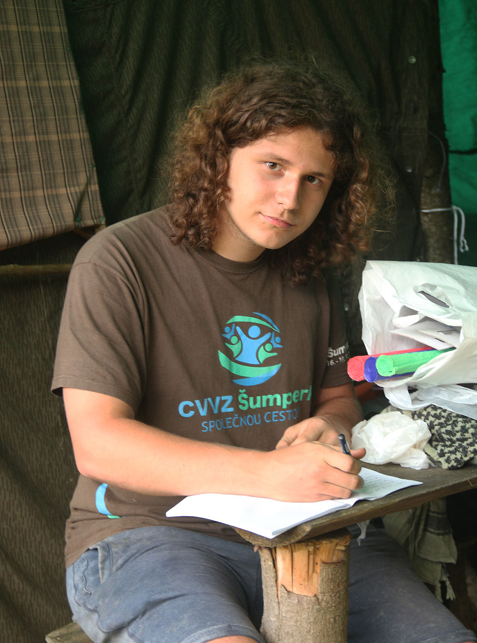 Ič se činí při přípravě táborové hry a výzdobě nástěnky.