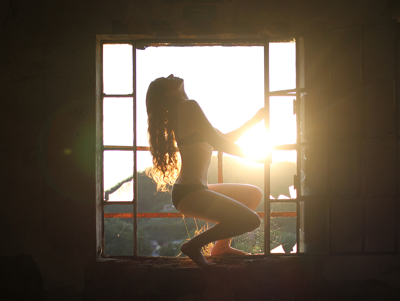 Rádinu postavu ani nemá smysl komentovat, potěšte se pouze tichým pohledem.