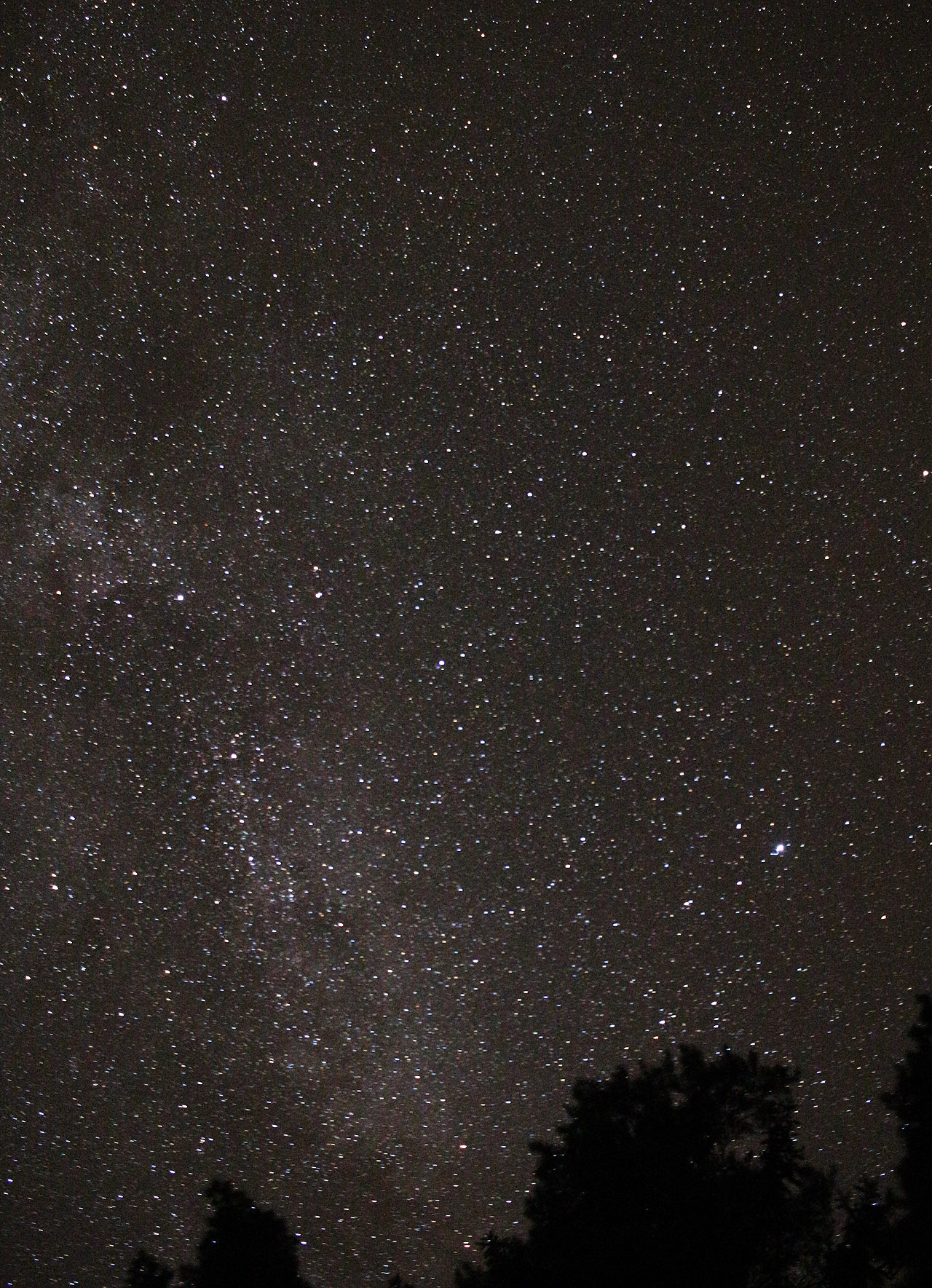 První noc byla obloha posetá miliony hvězd. Lidské oko nikdy nedovede zachytit to, co supercitlivý snímač fotoaparátu s expozicí na několik sekund.