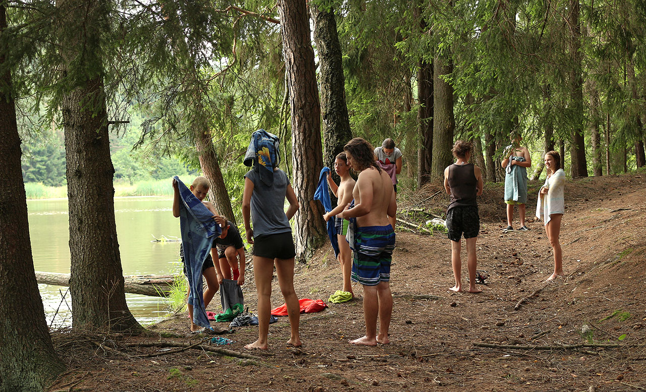 A teď hurá do práce, do rána musíme zbourat celý tábor a spálit poslední táborový oheň na tábořišti „Spodní voda“.