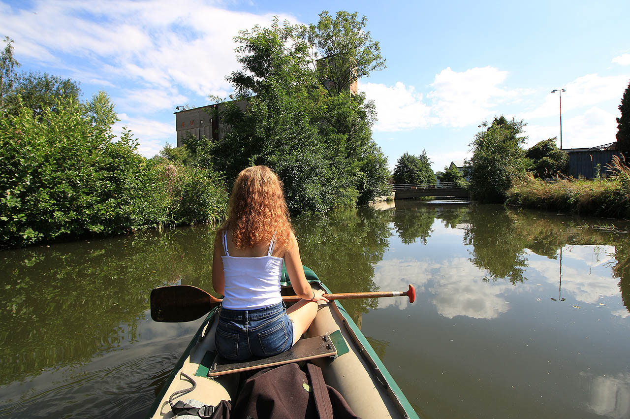 Vplouváme do areálu papírny se směsicí očekávání a příjemného mrazení v zádech.