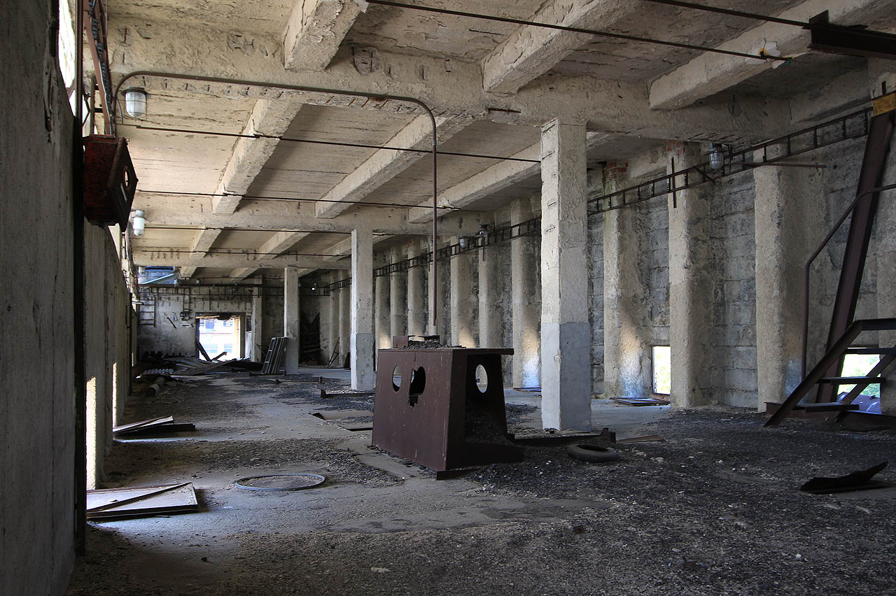 V nejvyšším patře sila se zastavil čas. tady už nikdo nebyl zřejmě roky.