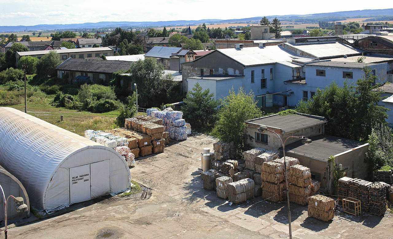 Kromě výhledů na zbytek papírny…