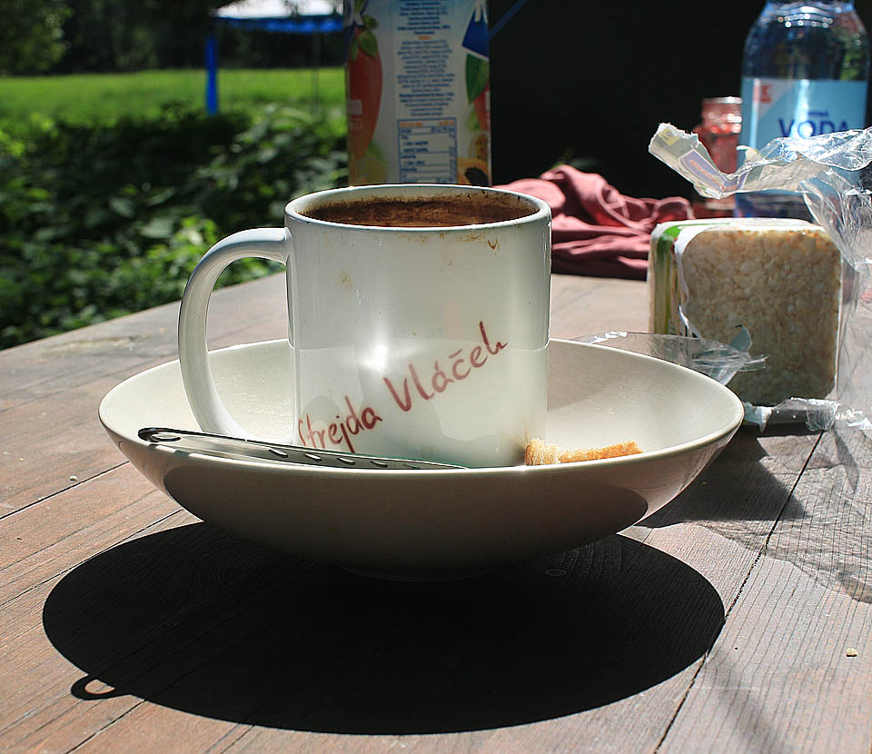 Šéfem je tu můj dlouholetý dobrý kamarád Strejda Vláček. Jako vždy nás srdečně uvítal a poradil nám, kudy se dostat k papírenskému náhonu.