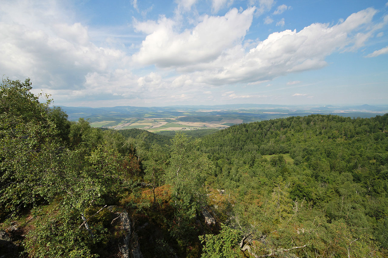 Nabízí fenomenální rozhled na kopcovatý Šariš.