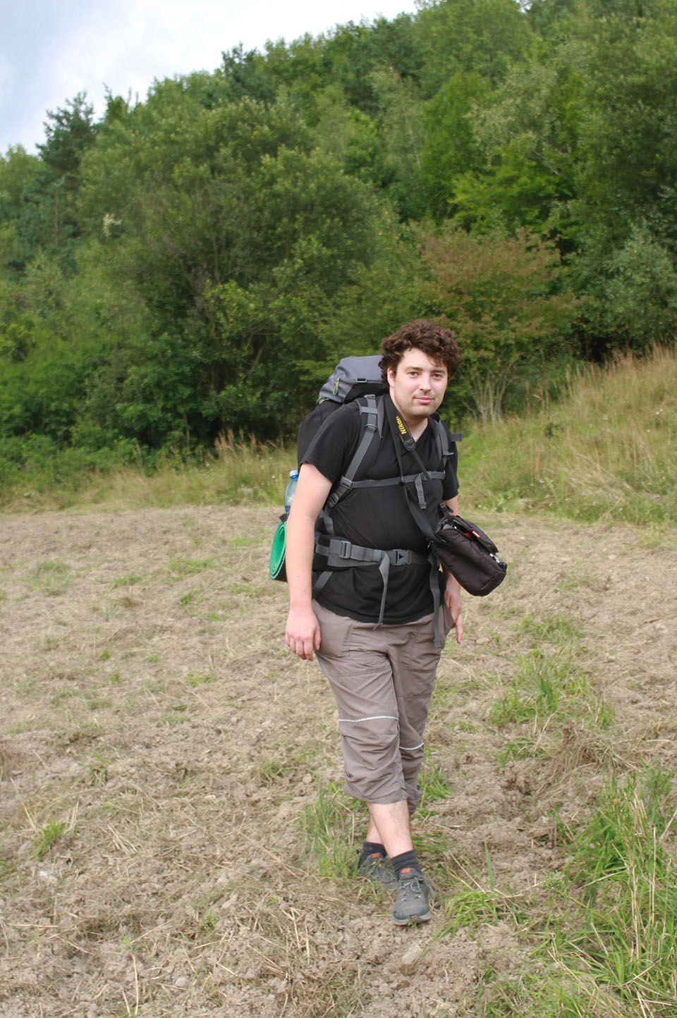 Honzův pohled proniká až do morku kostí.