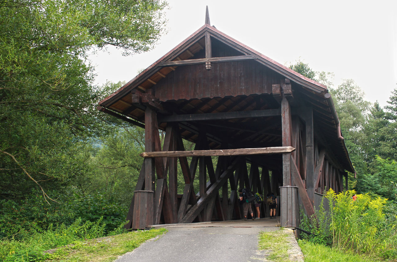 Dnes jsou v Kluknavě nějvíc hrdí na krytý dřevěný most. Nedávno prošel rekonstrukcí, na webu mapy.cz ale pořád ještě chybí.
