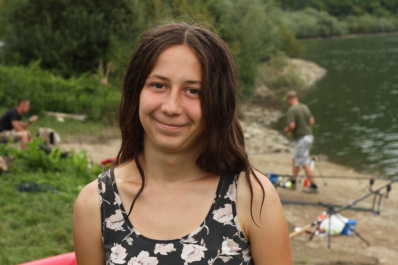 Doubravka na to jen nevěřícně kouká a kroutí hlavou.