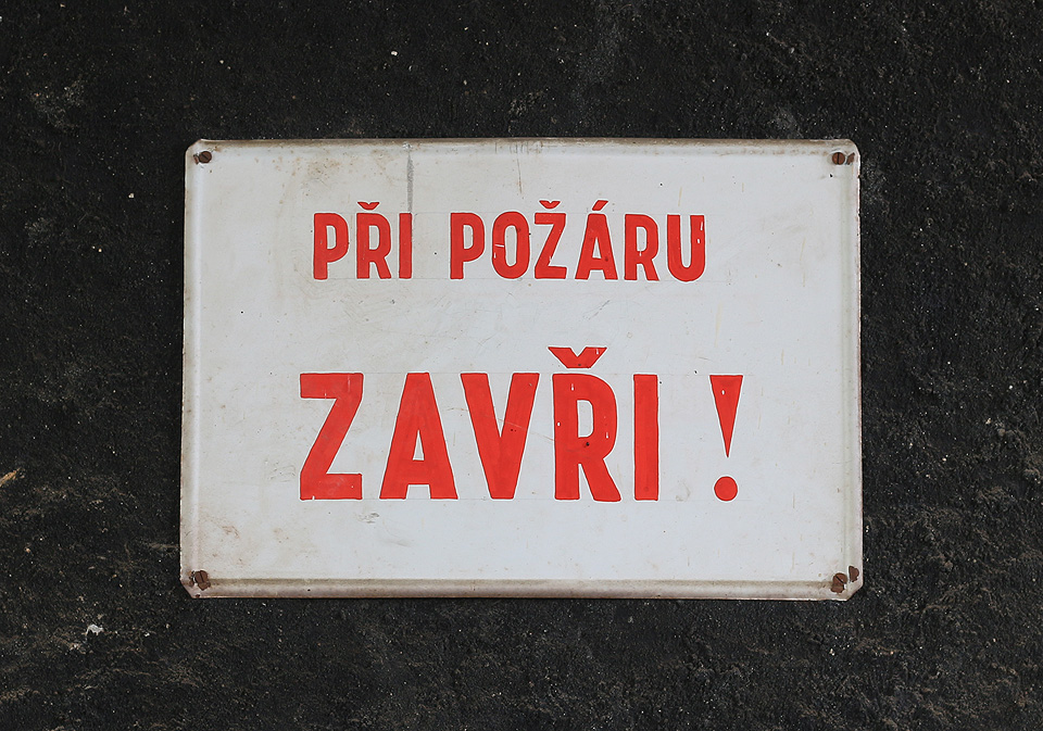 Při požáru zařvi?