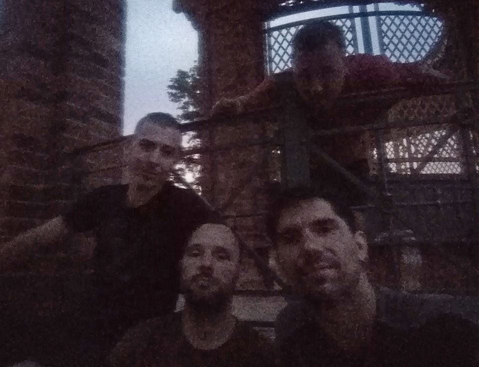 Poslední fotka po setmění a bez Ježka, který se po příchodu na Špilberk kamsi ztratil.