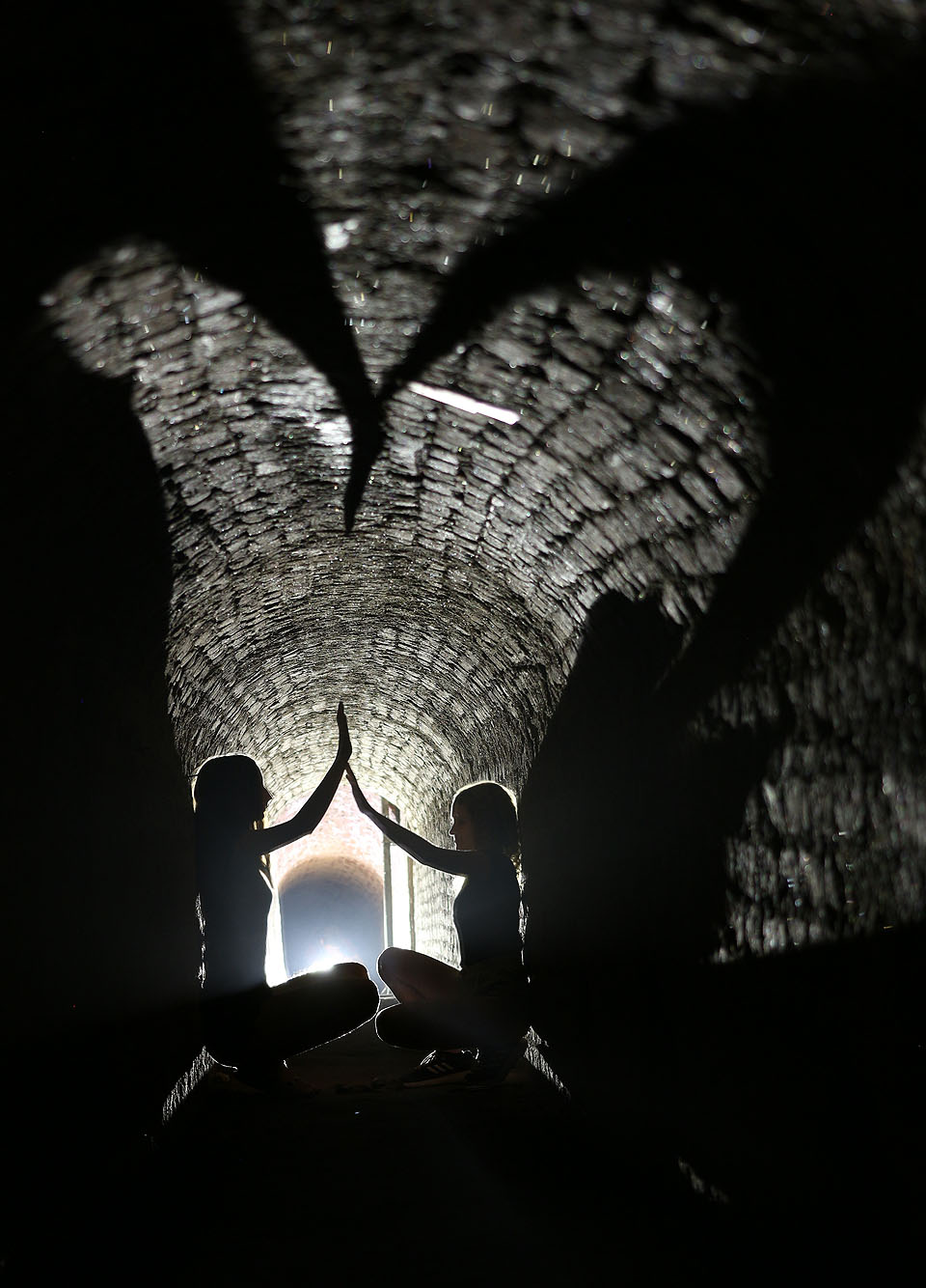 Štola, která kdysi odváděla vody potoka tekoucího z předměstské čtvrti Švábky (dnešní Údolní ulice) podél severní strany hradeb, má svoje kouzlo.