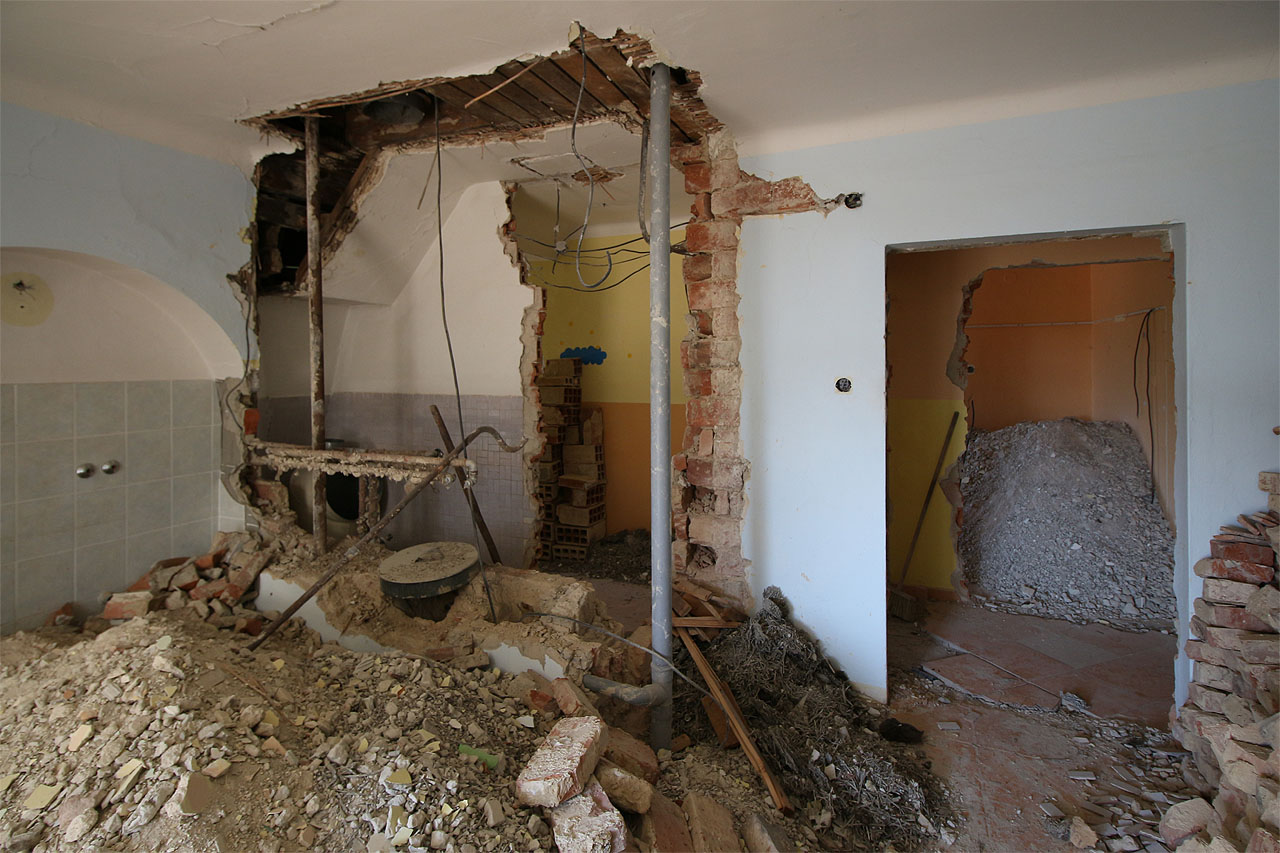 Některé známky rekonstrukce nám připomínají spíš dekonstrukci.