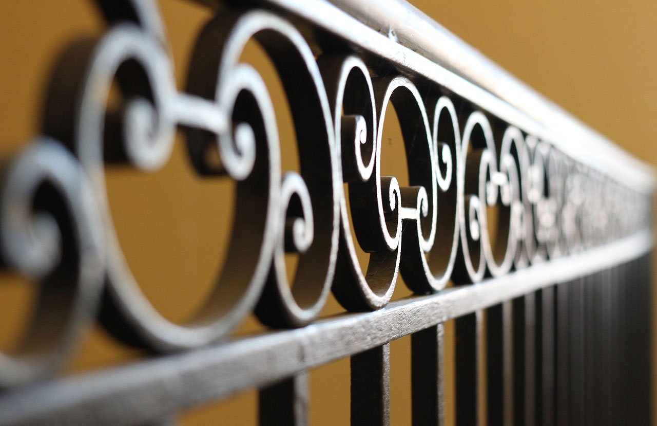 Také zábradlí ještě zůstalo původní.