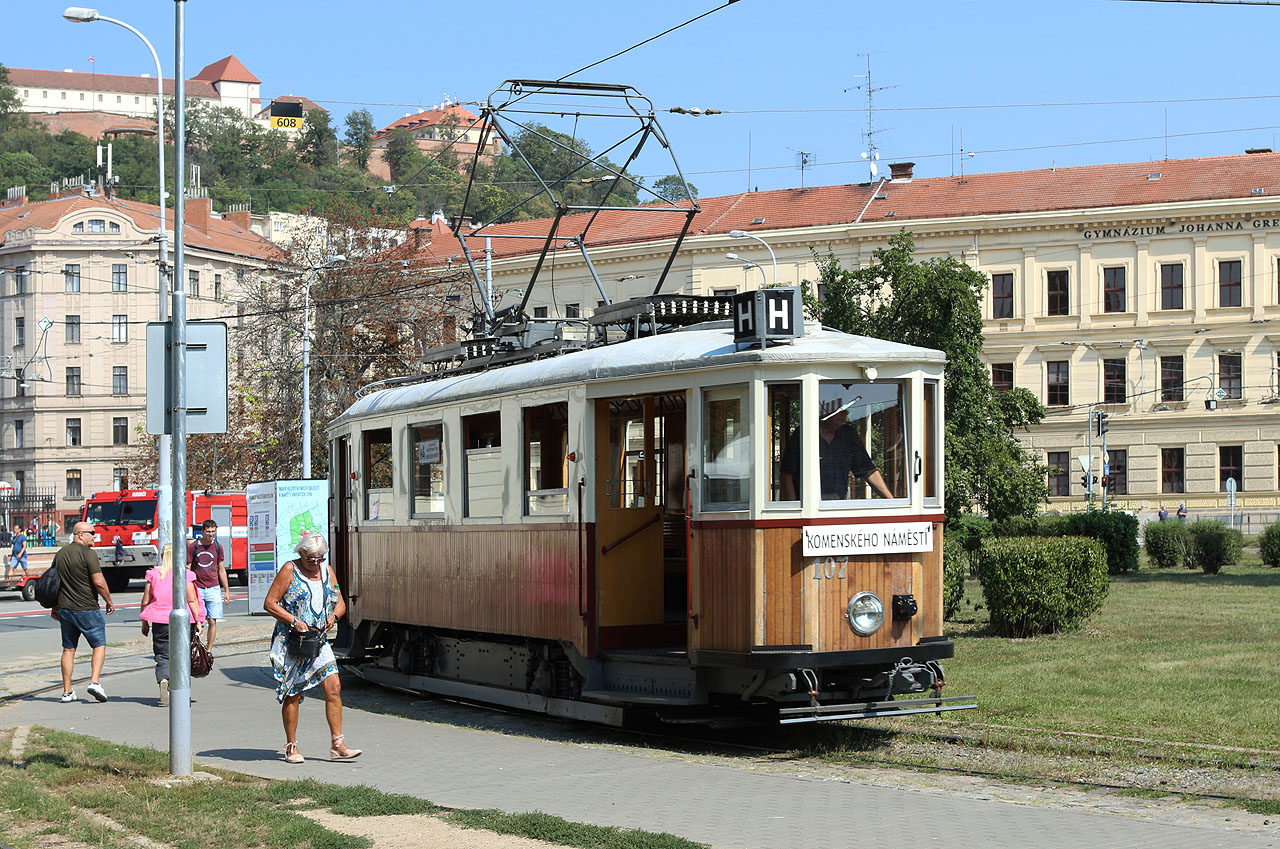 Léto roku 2019 bylo vypečené jak se sluší a patří. A s prázdninami se nechtělo loučit vůbec nikomu. Takže ještě v září bylo možné spatřit v ulicích mimo jiné historickou tramvaj linky H.