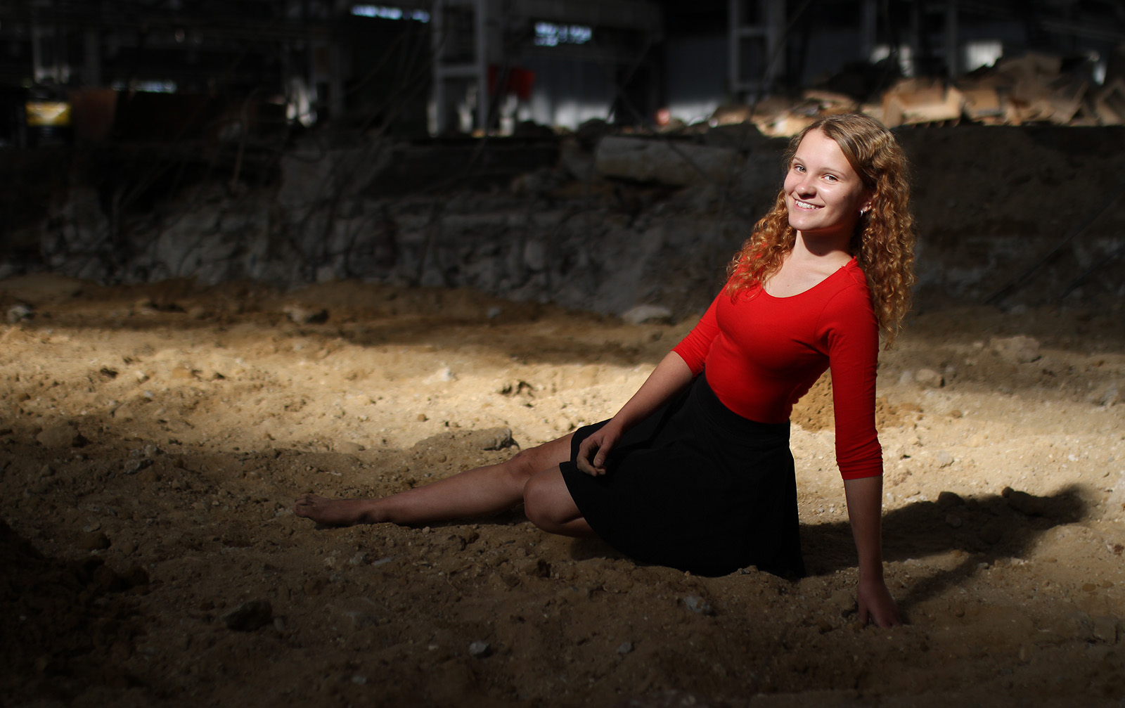 A v jámě hluboko pod ním.