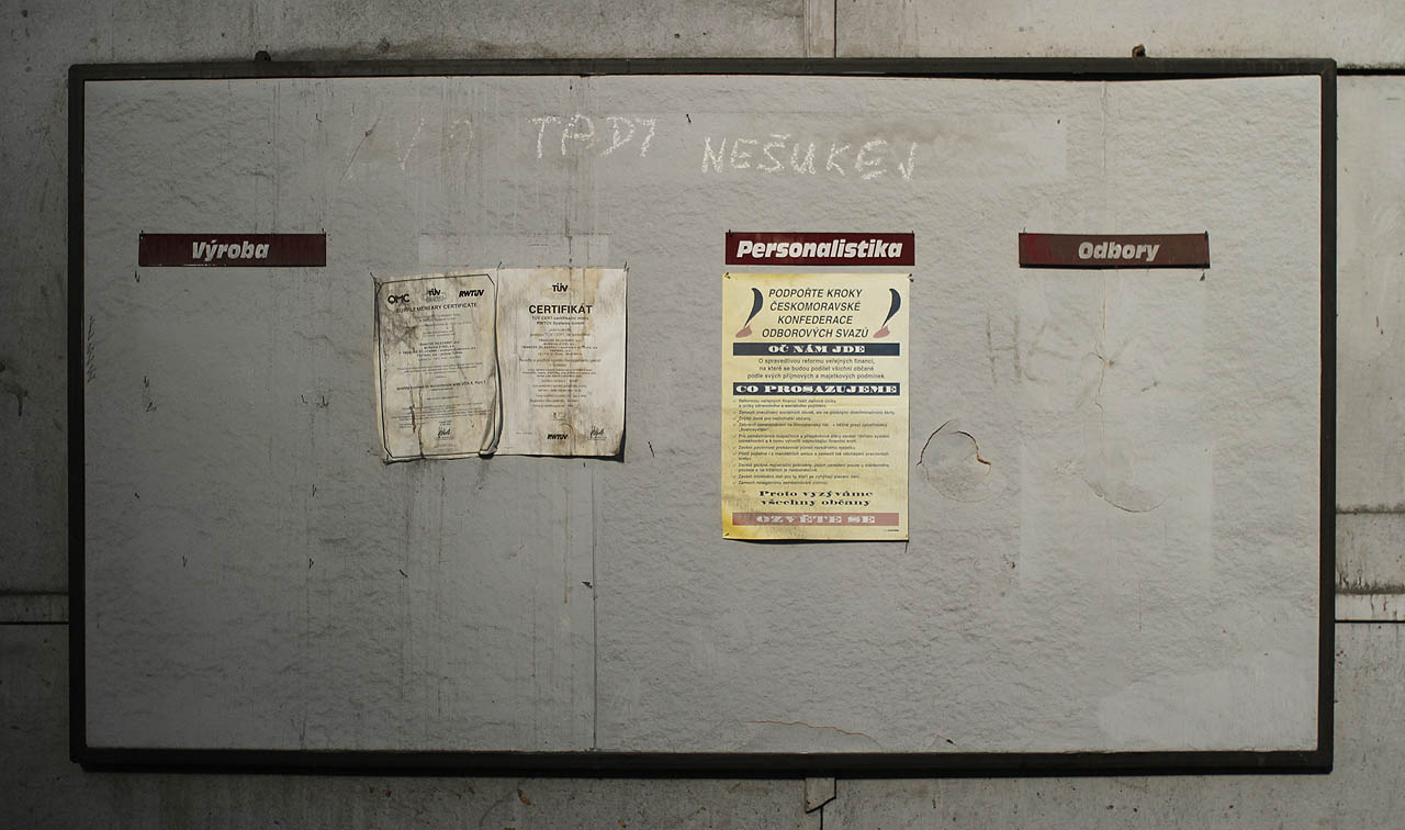 Dáváme si na chvíli pauzu od focení modelek a věnujeme se místním nástěnkám…