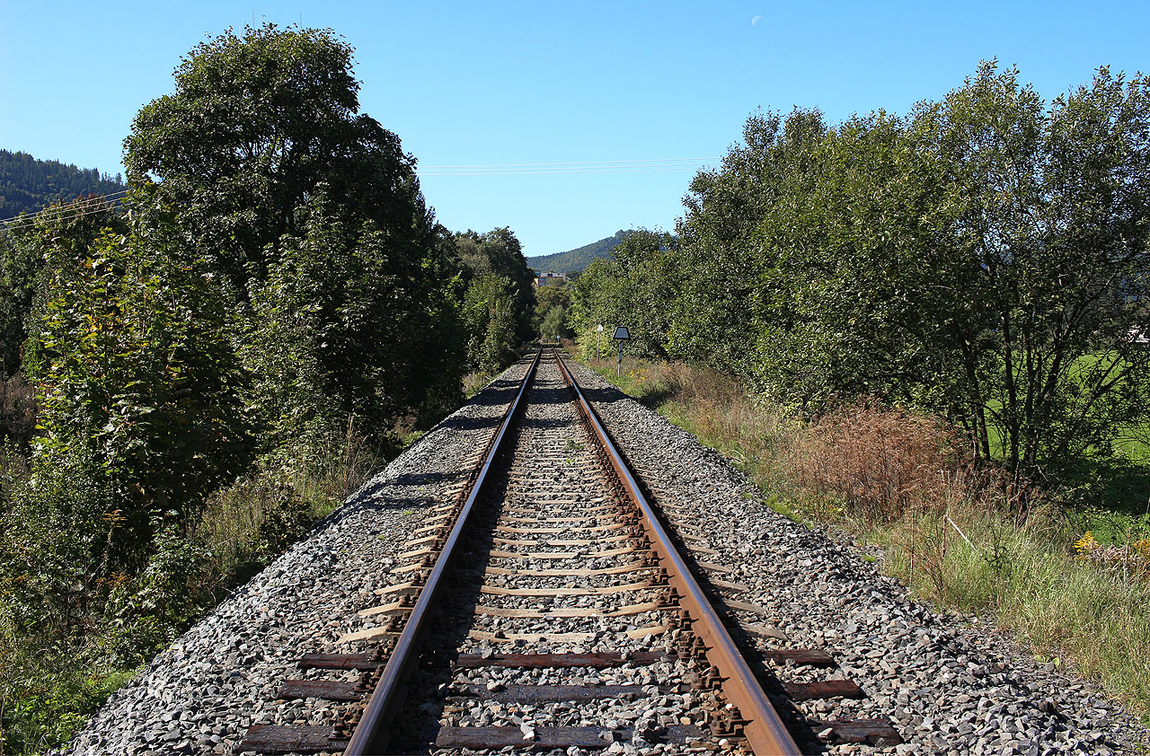 Vyrážím pěšky po kolejích směr Milotice nad Opavou.