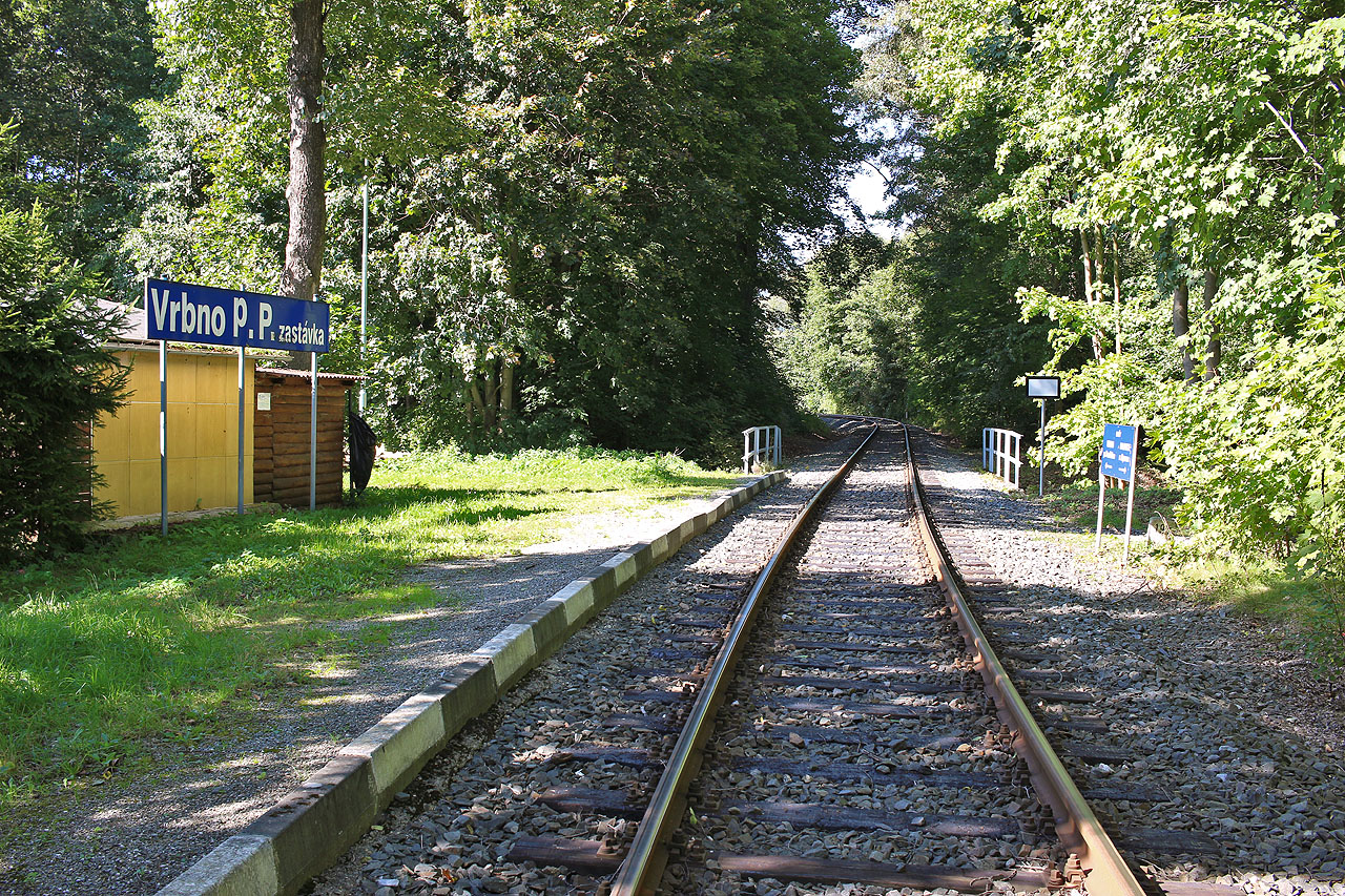 První zastávka aneb <a href="/Tema/Vrbno pod Pradědem zastávka (žzast)">Vrbno pod Pradědem zastávka</a>.
