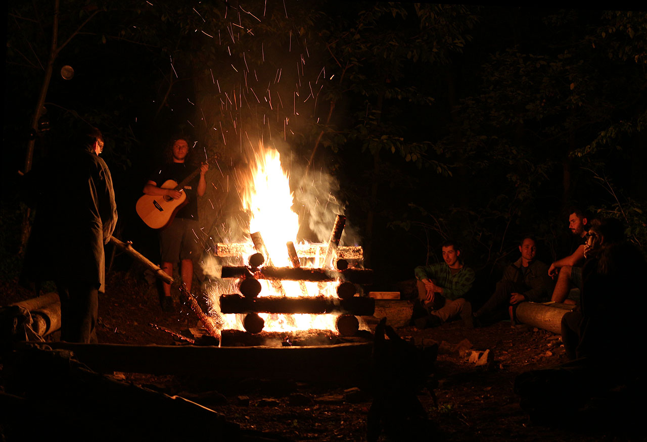 Ič a Jerry se starali o zábavu až skoro do rána. Ráno se postaral o zábavu svým zmizením Ježek.