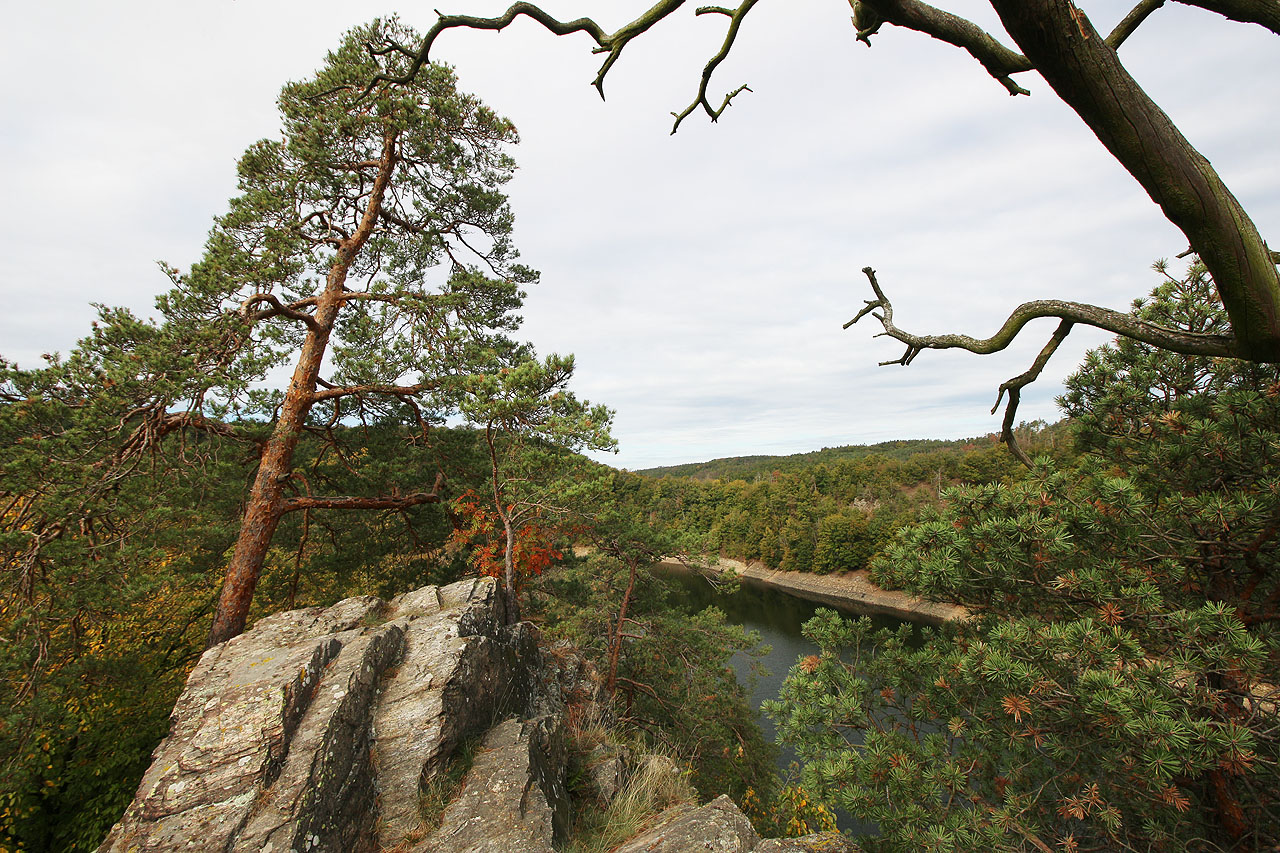 Do duše naplněné klidem a mírem se však přece jen vkrádá pocit něčeho rozporného.