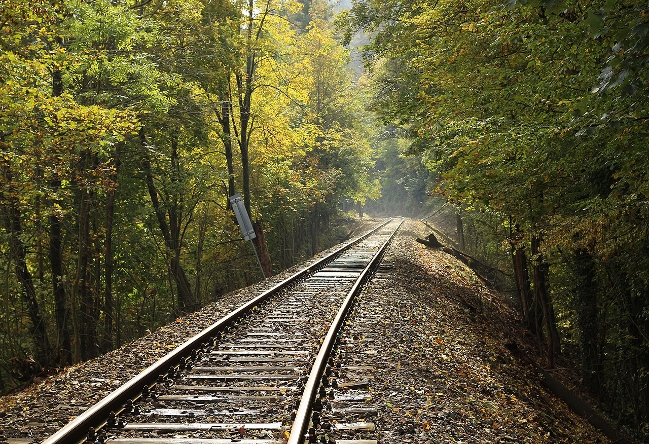 Opar nad stoupáním dráhy ke dvojici protisměrných oblouků, které by se mohly honosit třeba názvem Ratajský Semmering.