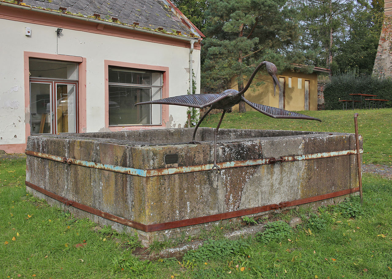 Že by kovový čáp?