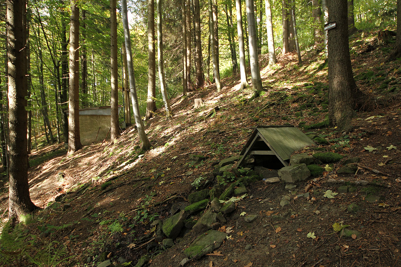 A ještě jedna studánka opodál. Stejnojmenná.