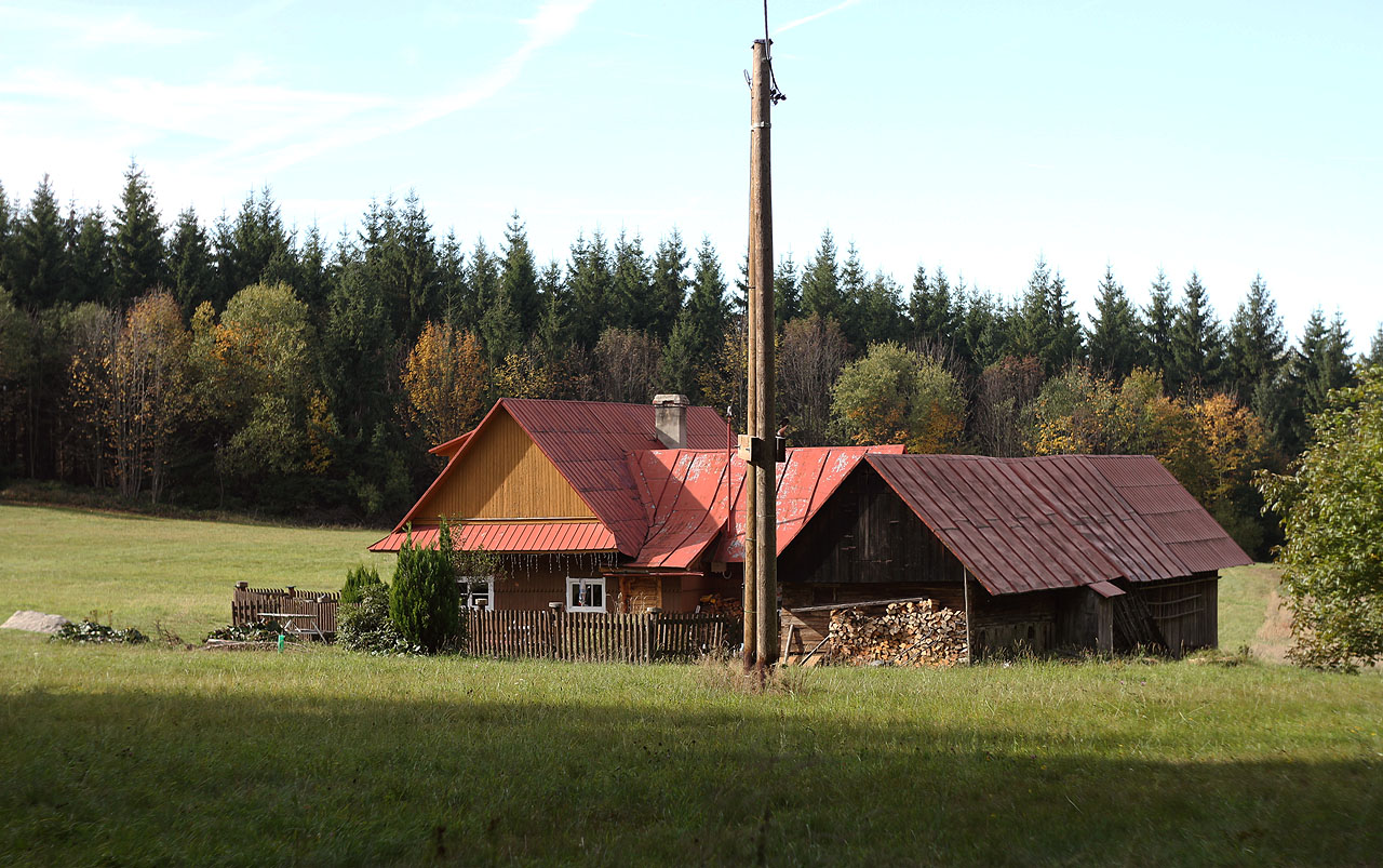Usedlost na hřebeni Vsetínských vrchů.