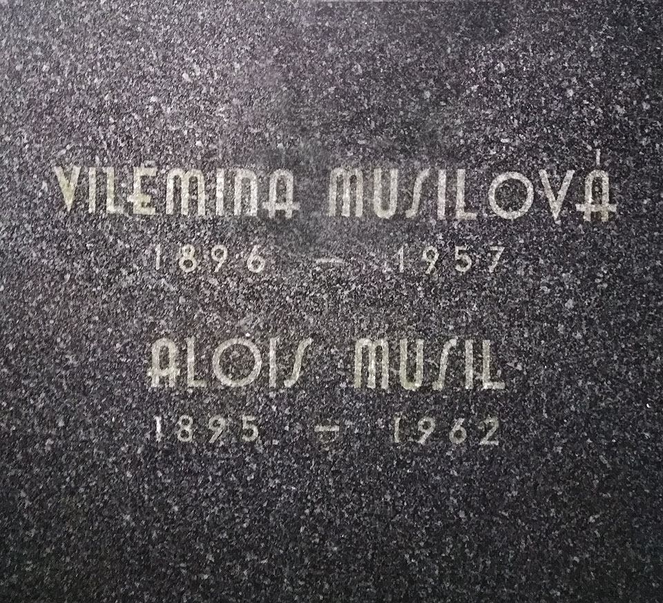 Taktéž propojení s rodinou Musilovou jsem zatím od svých předků nepochytil.