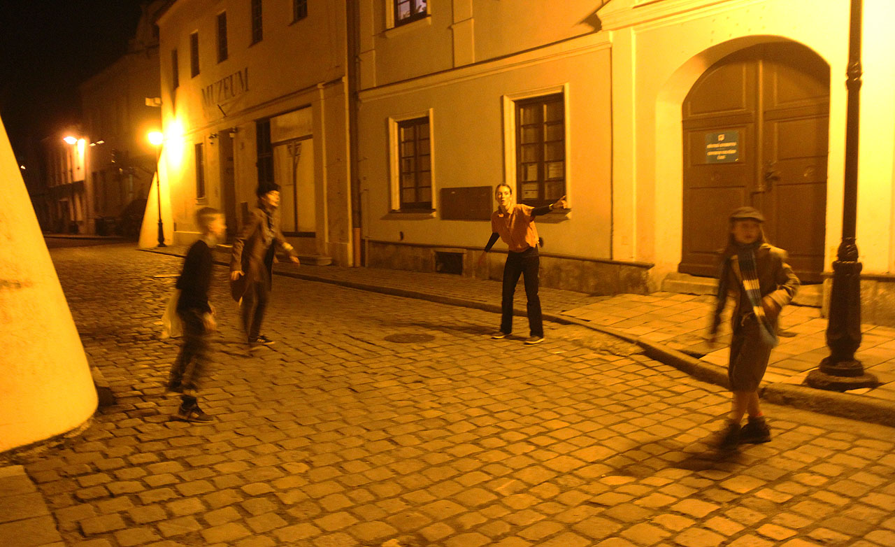 Stínadelskou hru tu pořádají už od roku 2014 skauti z <a href="/Tema/Jeseník">Jeseníka</a>. Je jen škoda, že pro více než stovku účastníků nenechávají vypravit speciální vlak, kterým by sem mohli dojet.