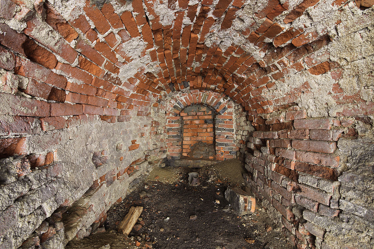 Většina chodeb je v jihlavském podzemí od 60. let 20. století zpevněna vrstvou nudného šedého betonu. Najdou se ovšem i výjimky a právě do takových štola nás vzali jihlavští kolegové tentokrát.