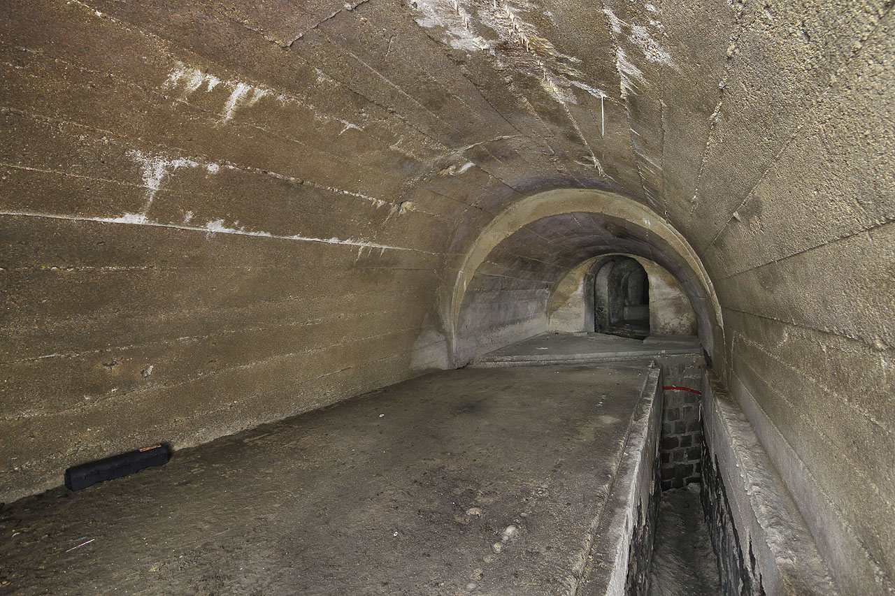 Nejvybetonovanější zákoutí jihlavského podzemí a křížení jedné z větších chodeb s potokem, který celý systém odvodňuje směrem k nákupnímu centru City Park.