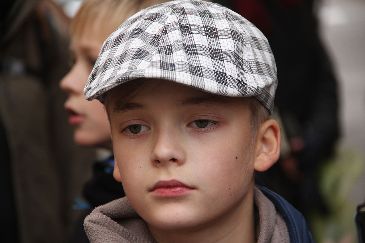 Chlapci ze Stínadel si říkají odnepaměti Vontové. Jsou tvrdí, nepřístupní a hoši z okolních čtvrtí se jich bojí.