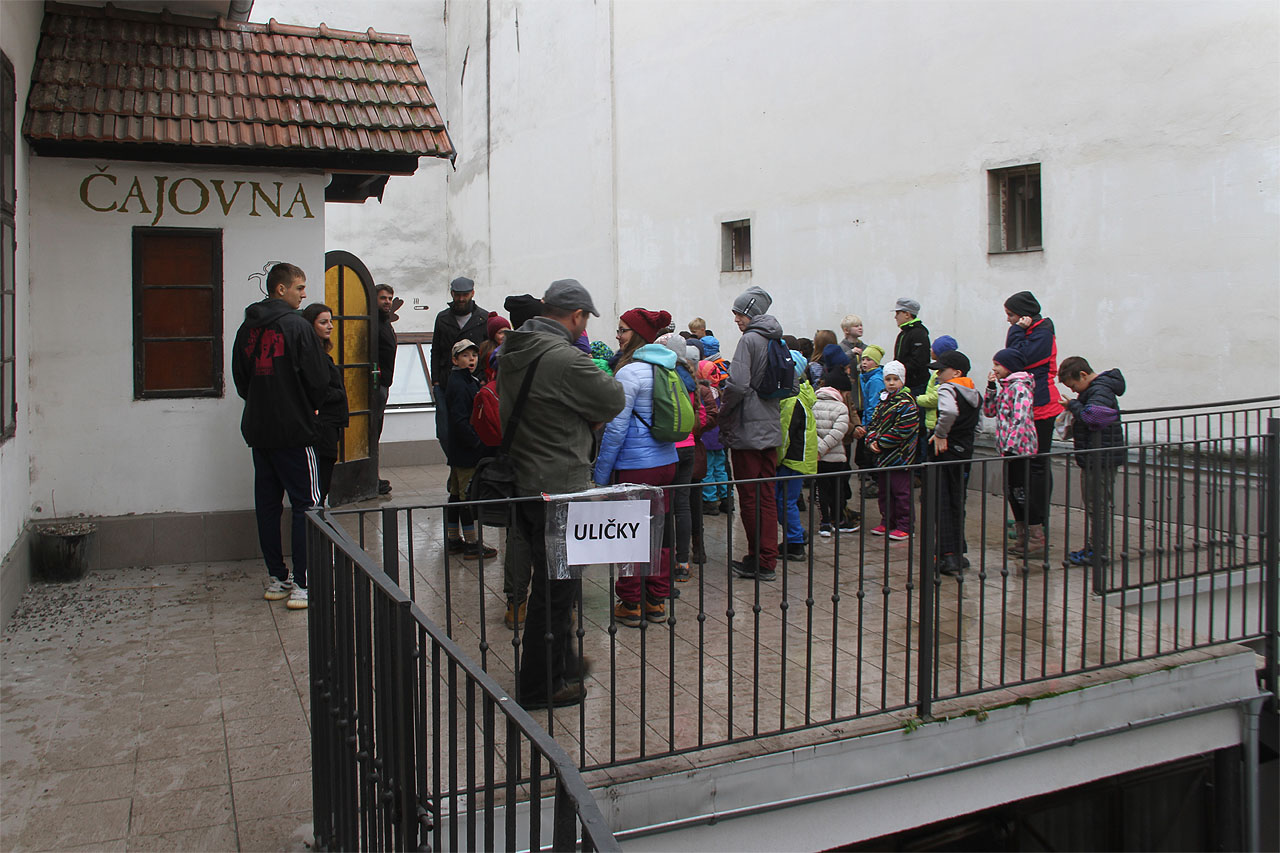 5. ročník Uliček (přechozí se konyl v létech 1996, 1999, 2003 a 2016) přilákal do brna několik desítek dětských i dospělých milovníků záhadných Stínadel.