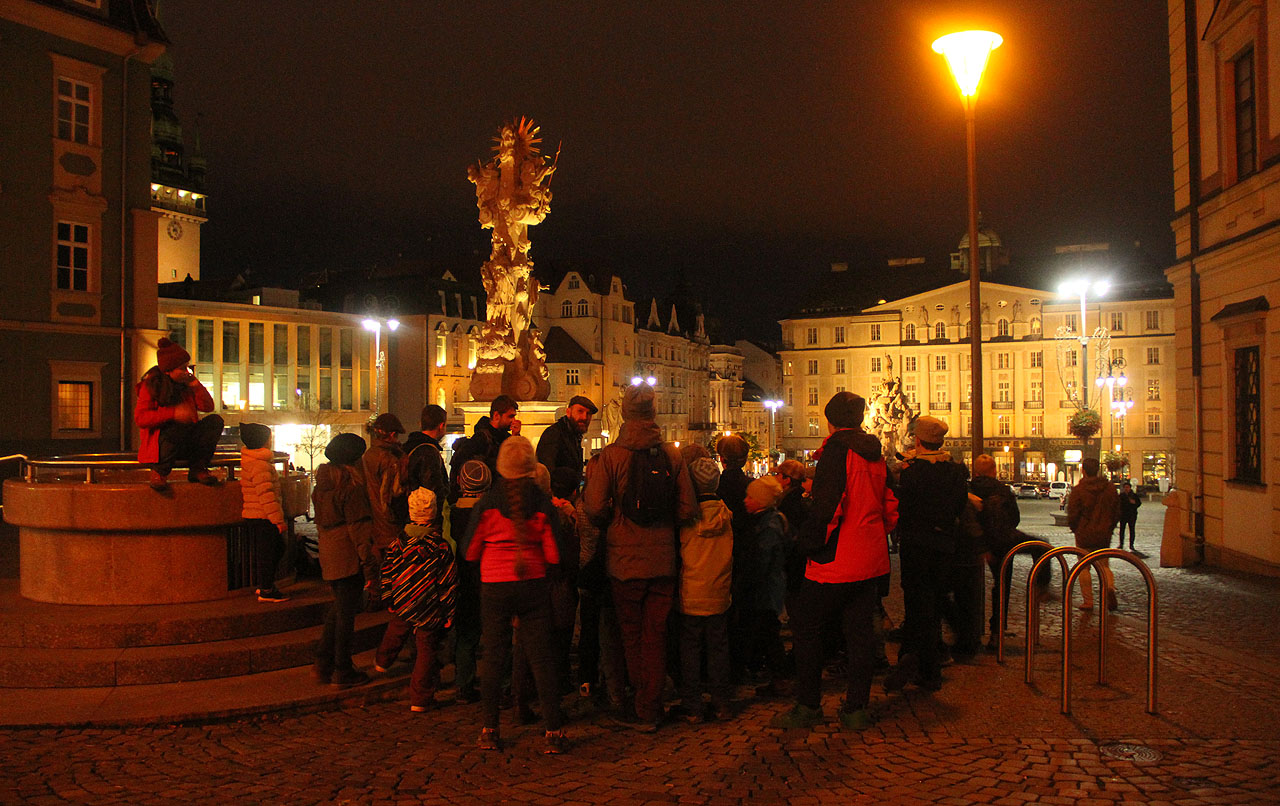 Ještě předtím ale bude potřeba se podívat do horních uliček, odlehlé části Stínadel, kde se prý má ukázat sám Širokko.
