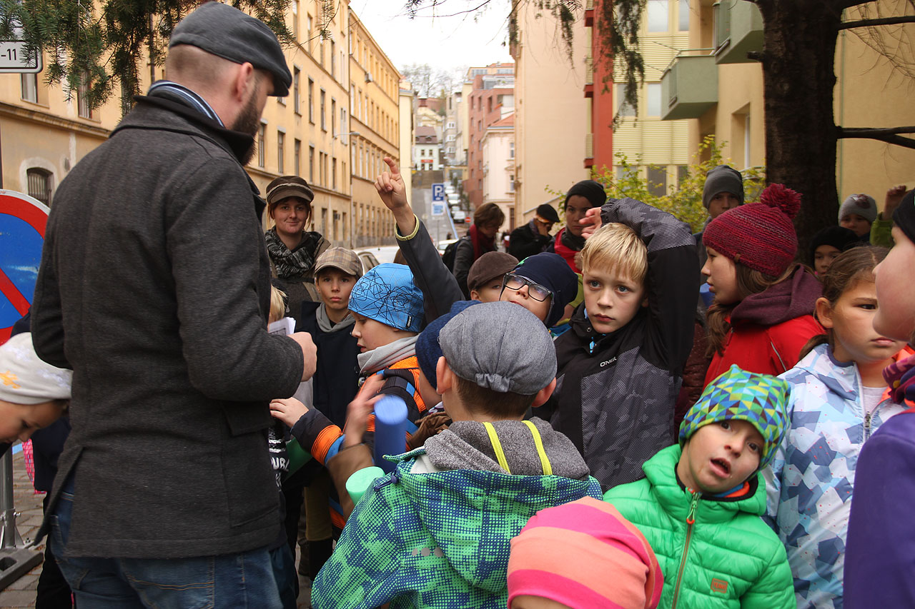 Hlavními strůjci letošních uliček byli kromě Sokiho Přemek, Žluťas a Matěj, pomáhali jsme jim Any a já.