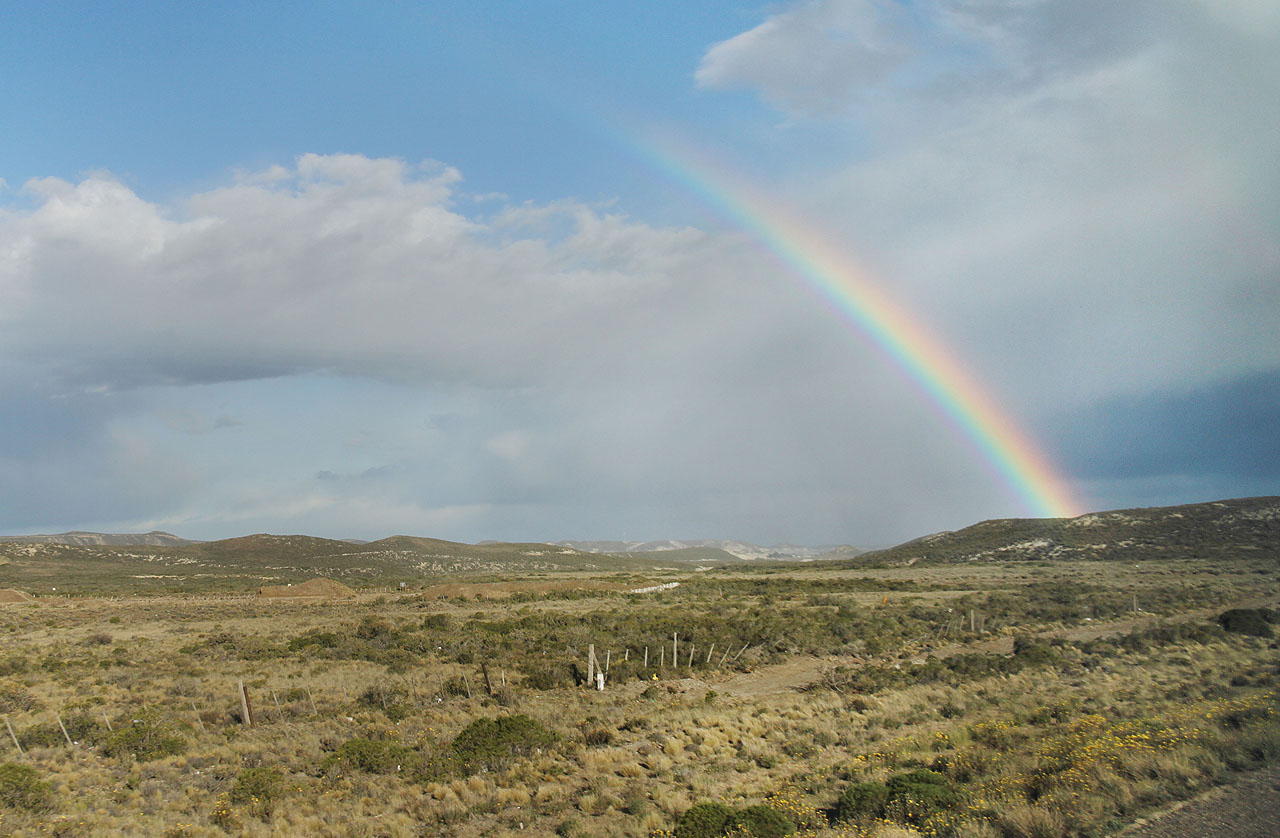Po občerstvění v Saltě a Mendoze a dvou dnech v civilizaci míříme soustavou autobusů z pouště na jih - do pastvin Ohňové země.