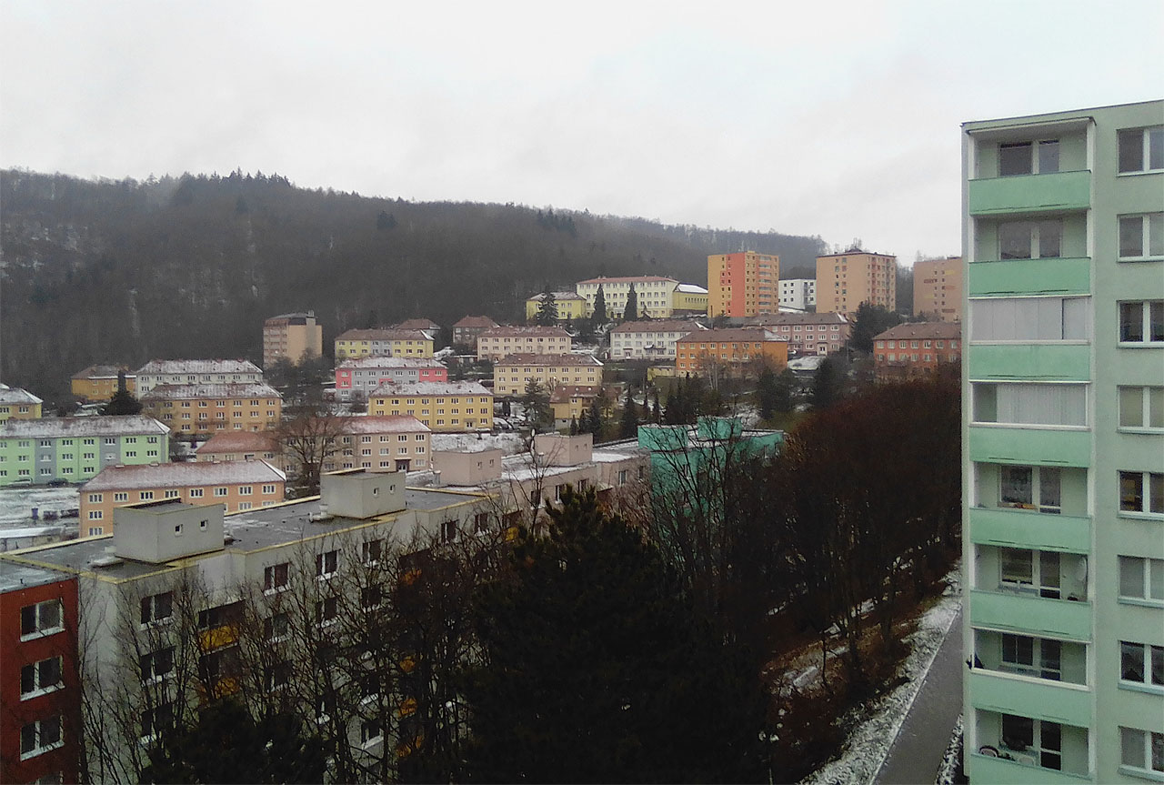 Výhled od Stopaře z balkónu aneb: Gottwaldova čtvrť se nám pěkně vybarvila.
