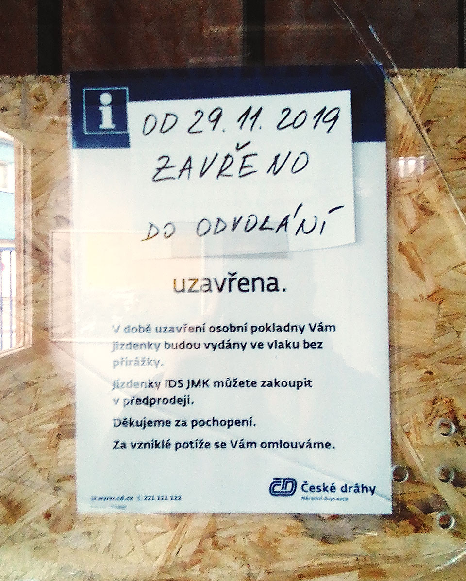 Pokladna na nádraží v Adamově je uzavřena. Nezbývá než doufat, že nikoliv navždy.