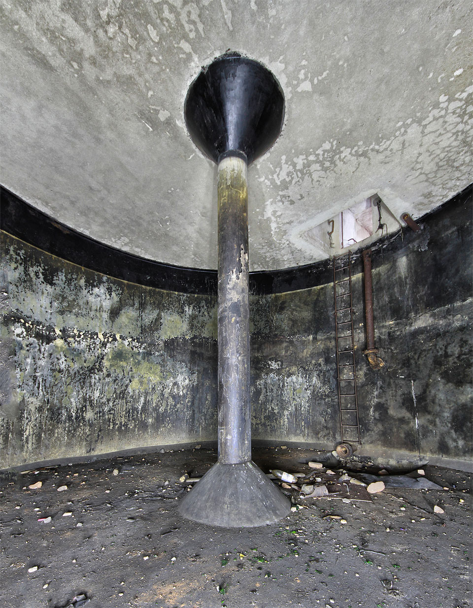 Ještě jednou vodojem na Ptačině. Prázdný je už několik desítek let, o jeho alternativní využití však není zájem.