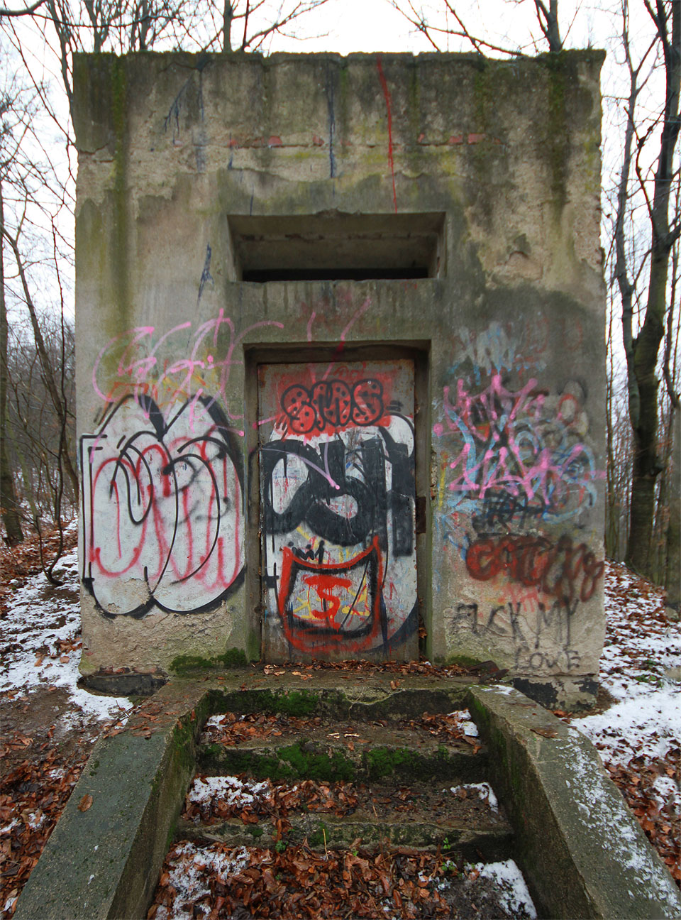 Výzdoba odpovídající kulturní úrovni občanů města Adamova.