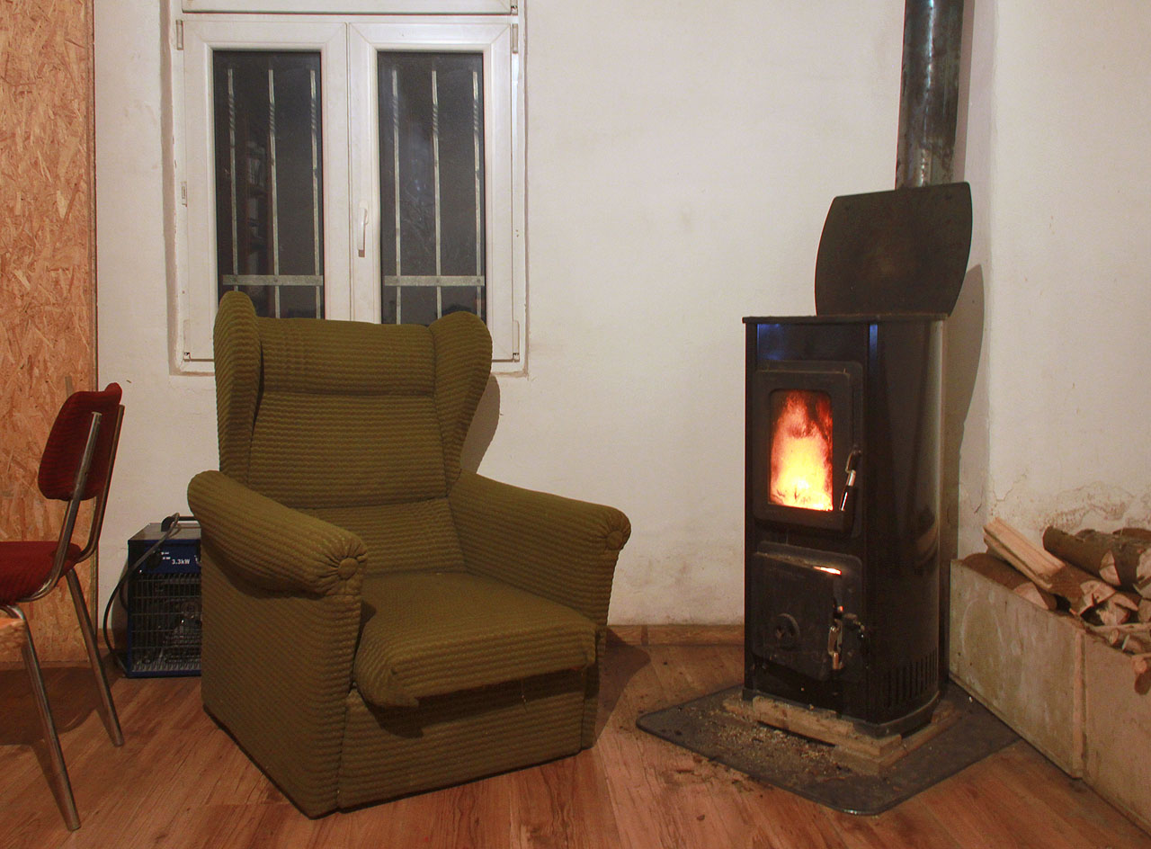 Když si večer člověk zatopí v kamnech, sedne do zhrouceného křesla a čte si nebo něco píše, má Muna své neopakovatelné kouzlo.