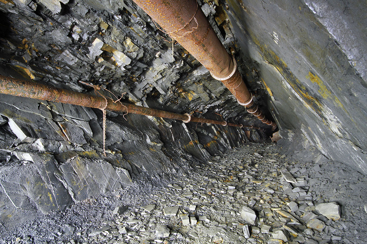 Hlavní chodba dolu.