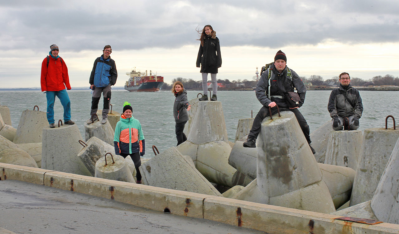 Naše nová kapela už má fotku na přebal cédéčka. Název nám ale zatím chybí, stejně jako hudební nástroje.