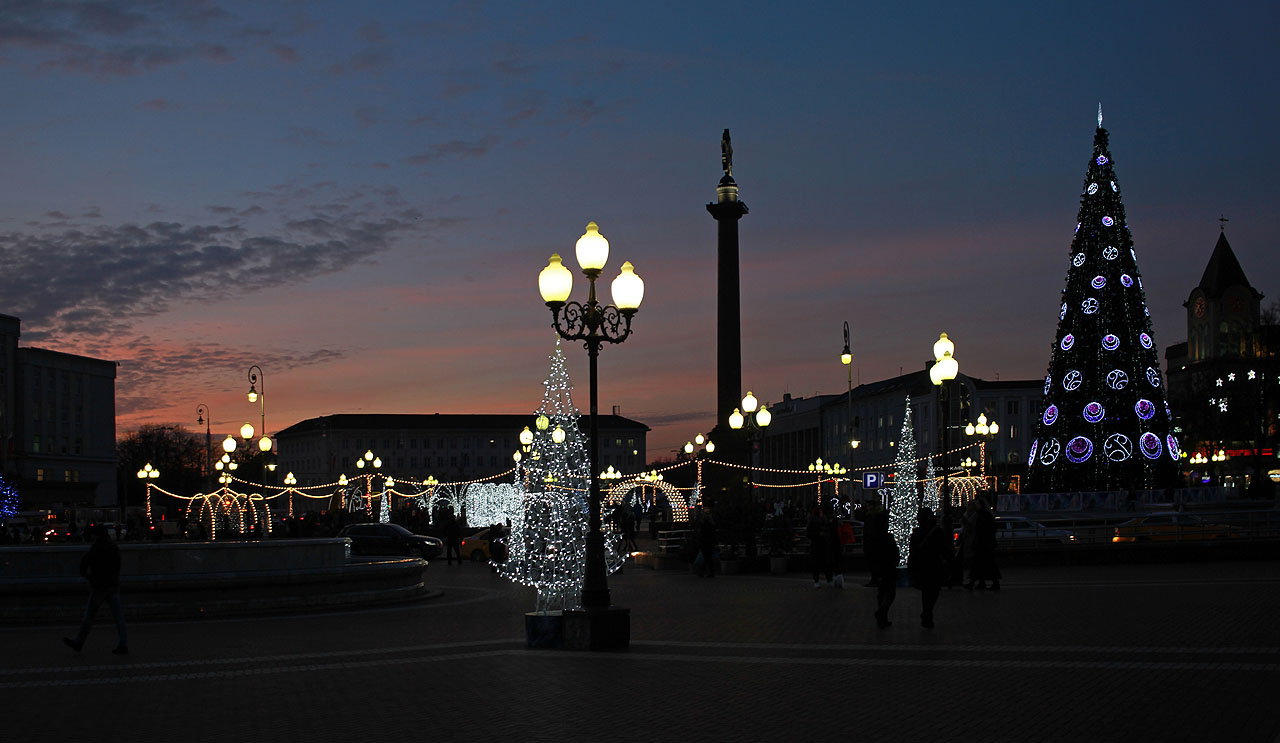Hlavní náměstí se na Vánoce teprve připravuje, v Rusku je totiž slaví až 7. ledna.