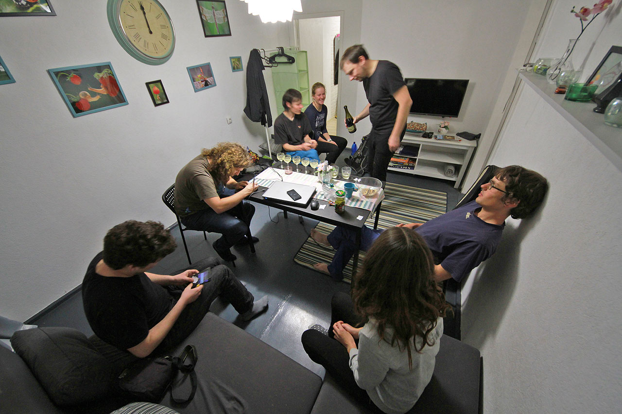 Poslední minuty roku 2019 trávíme pěkně doma v pronajatém bytě. Rok 2019 byl strašný, nijak mě nemrzí, že už je za námi.