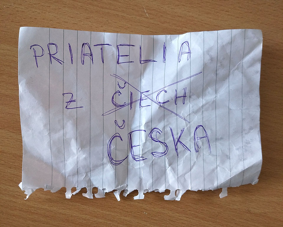 Holky už na nás čekaly - a přesto, že už bylo docela pozdě a z cesty jsme byli pořádně unavení, hned pro nás měly nachystaný program. Navíc jsme je museli poučit, že Brno neleží v Čechách!