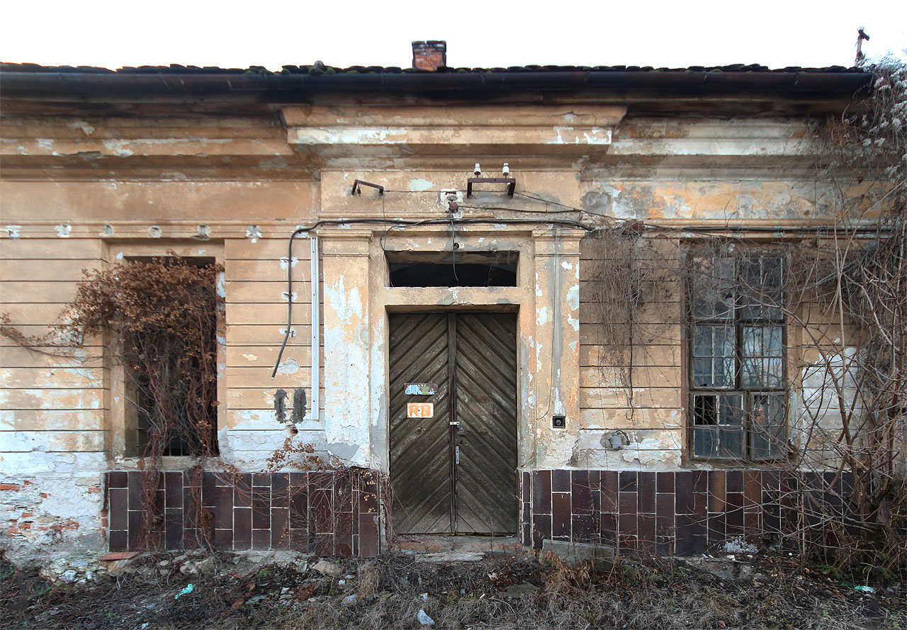 Opouštíme lanovku a scházíme po ulici Medený Hámor ke skutečnému měděnému hamru.