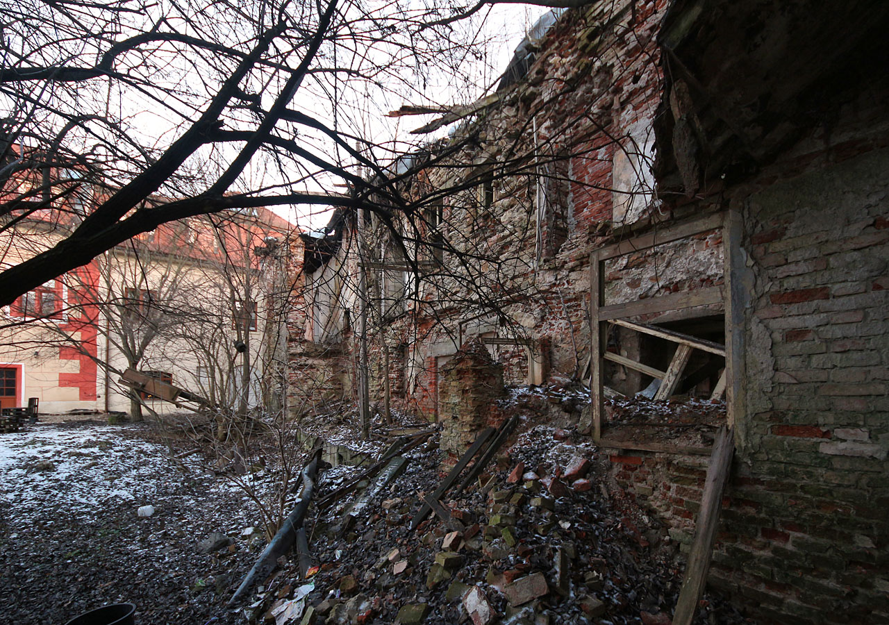 Z dvorního traktu domu už nezbylo mnoho.